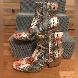Korks Snakeskin Booties